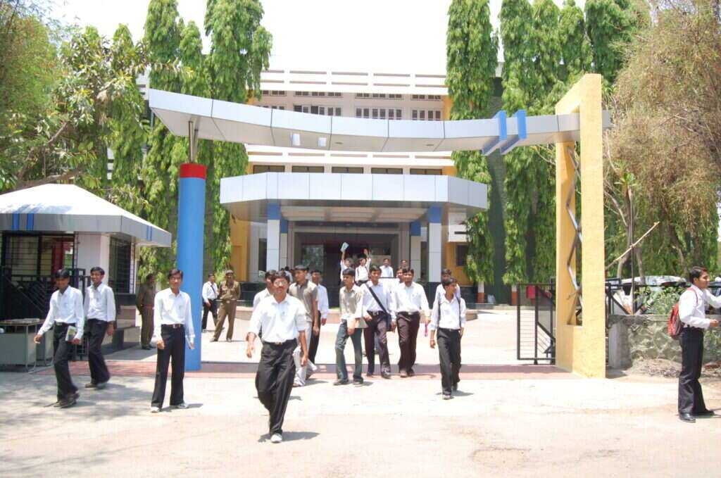 सुखद । अमृतवाहिनीच्या १११ विद्यार्थ्यांना ‘अच्छे दिन’