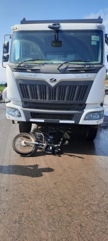 मोटार सायकल आणि डंपरच्या धडकेत दोघा मावस भावांचा मृत्यू, मुलगी जखमी