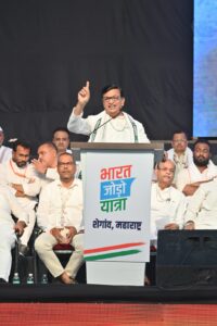 शेगाव येथील सभेत बोलताना माजी महसूल मंत्री बाळासाहेब थोरात