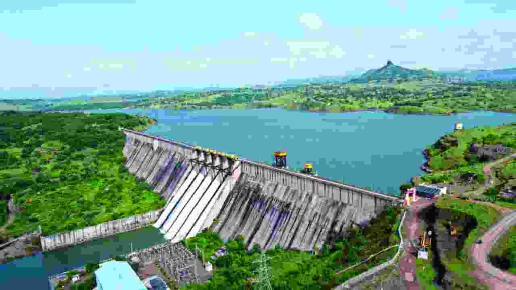 निळवंडे धरणातून प्रवरा पात्रात १४०० क्युसेक वेगाने पाण्याचे आवर्तन सुरू