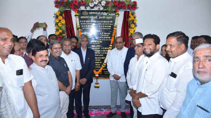 औद्योगिक क्षेत्रासाठी आवश्यक मनुष्यबळ विद्यापीठाच्या उपकेंद्रातून निर्माण करावे : पालकमंत्री राधाकृष्ण विखे पाटील