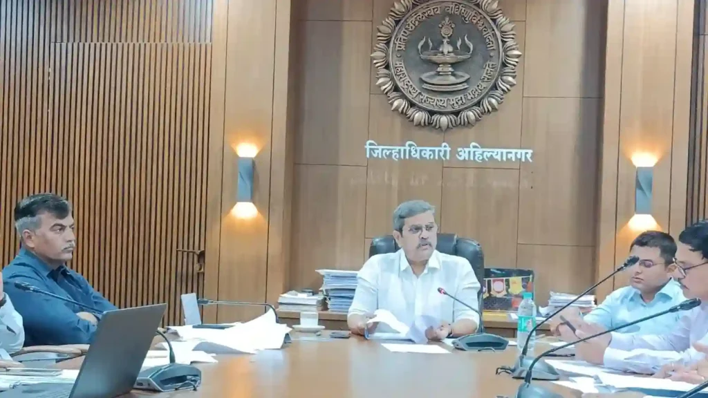 आढावा बैठक, जिल्ह्यातील सौर प्रकल्पांच्या कामांना गती द्या – जिल्हाधिकारी सिद्धाराम सालीमठ