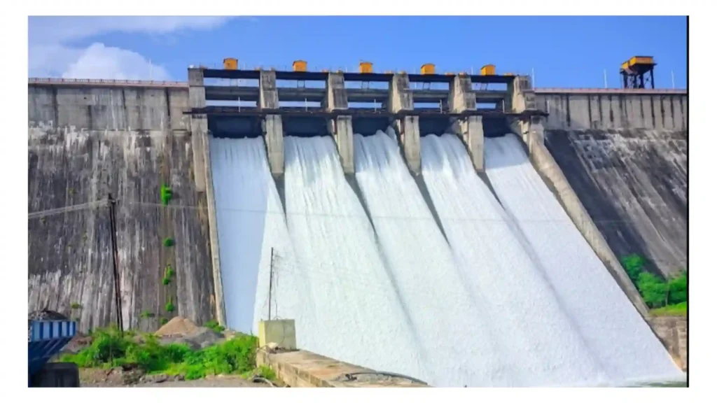 निळवंडे धरणातून विसर्ग सुरु; नदीकाठच्या गावांना सतर्कतेचा इशारा