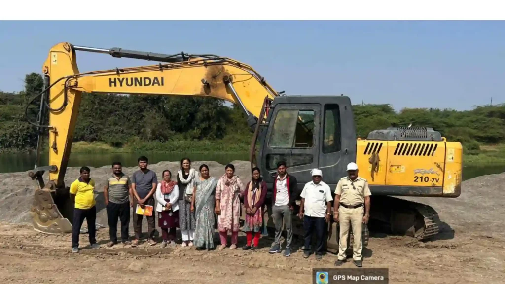 संगमनेरमध्ये वाळू तस्करांवर महसूलचा सर्जिकल स्ट्राईक; २० लाखांचे पोकलंड जप्त, आरोपी फरार